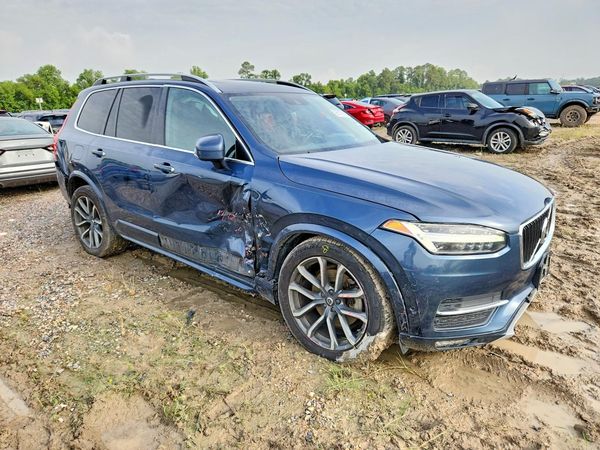 2018 VOLVO XC90 Momentum