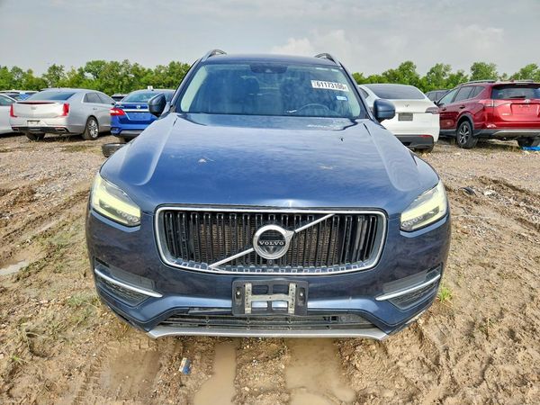 2018 VOLVO XC90 Momentum
