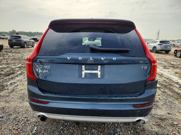 2018 VOLVO XC90 Momentum