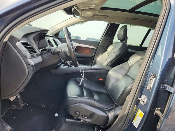 2018 VOLVO XC90 Momentum