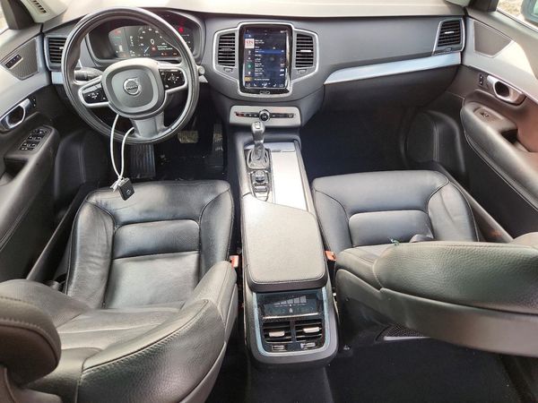 2018 VOLVO XC90 Momentum