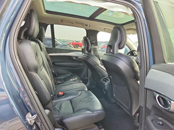 2018 VOLVO XC90 Momentum