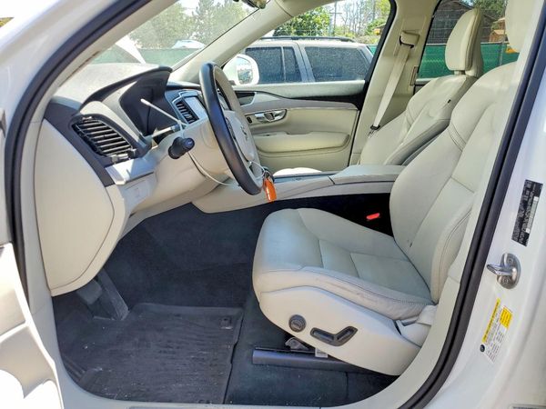 2023 VOLVO XC90