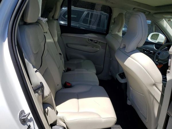 2023 VOLVO XC90