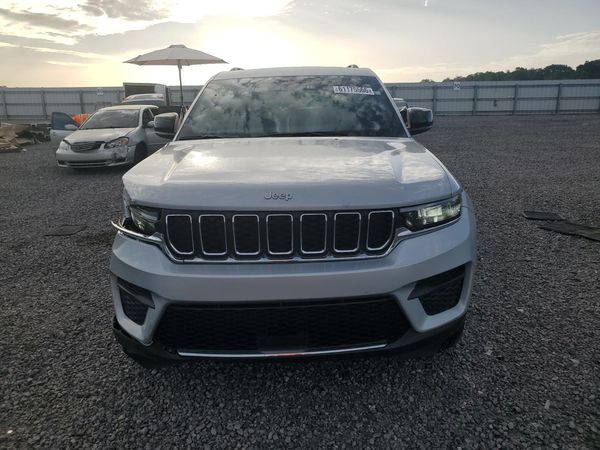 2025 JEEP GRAND CHEROKEE Laredo, Altitude