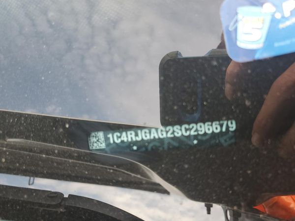 2025 JEEP GRAND CHEROKEE Laredo, Altitude