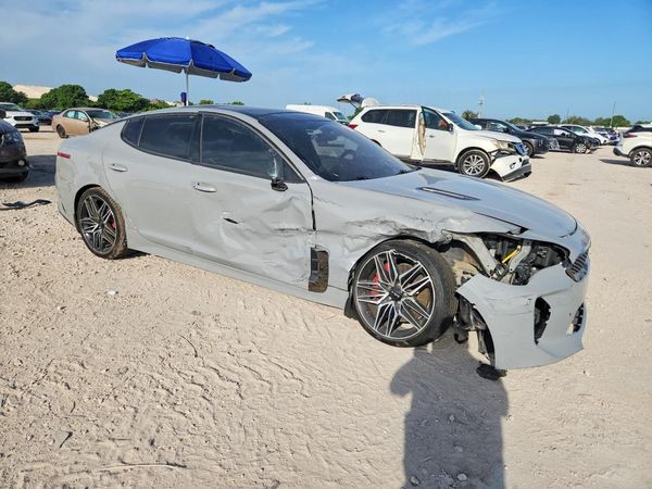 2023 KIA STINGER