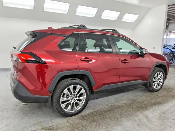 2022 TOYOTA RAV4 XLE Premium