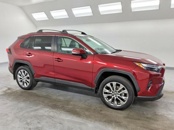 2022 TOYOTA RAV4 XLE Premium