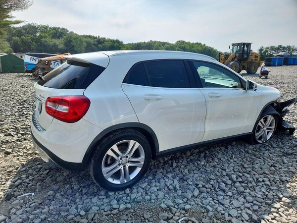 2015 MERCEDES-BENZ GLA