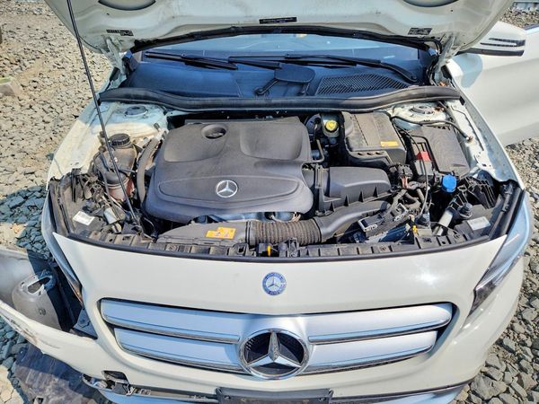 2015 MERCEDES-BENZ GLA