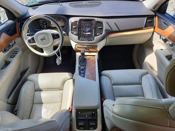 2020 VOLVO XC90