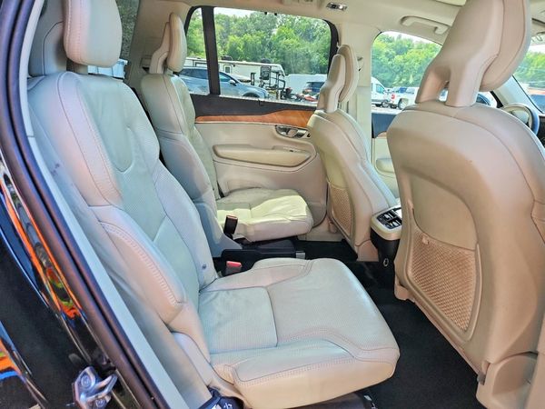 2020 VOLVO XC90