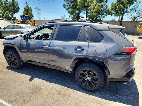 2022 TOYOTA RAV4 SE