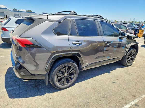 2022 TOYOTA RAV4 SE