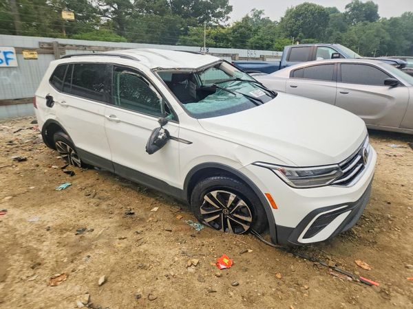 2022 VOLKSWAGEN TIGUAN S — Passenger 3/4