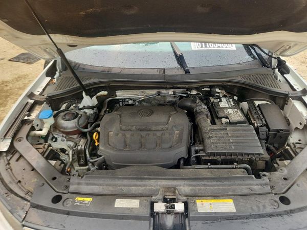 2022 VOLKSWAGEN TIGUAN S — Engine bay