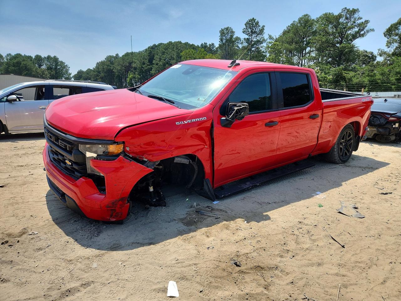 2022 CHEVROLET SILVERADO Custom — Front 3/4