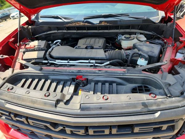 2022 CHEVROLET SILVERADO Custom — Engine bay