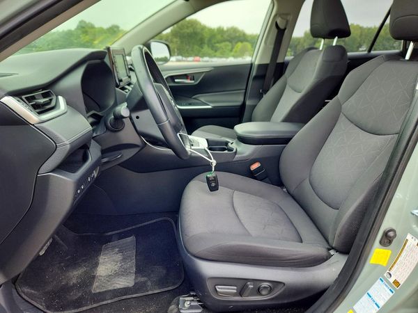 2019 TOYOTA RAV4 XLE / XLE Premium 4WD