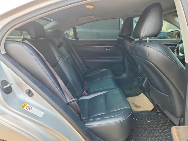 2014 LEXUS ES 300h