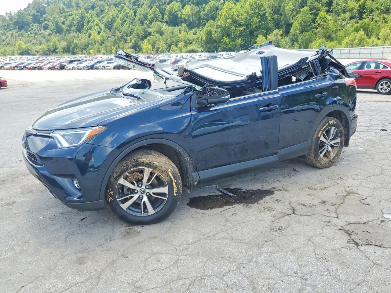 2018 TOYOTA RAV4 Adventure/XLE — Front 3/4