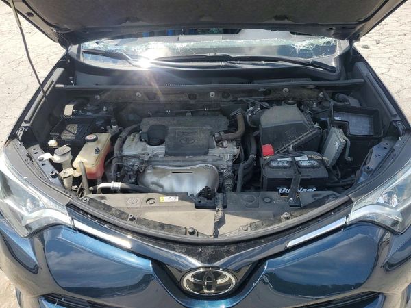2018 TOYOTA RAV4 Adventure/XLE — Engine bay