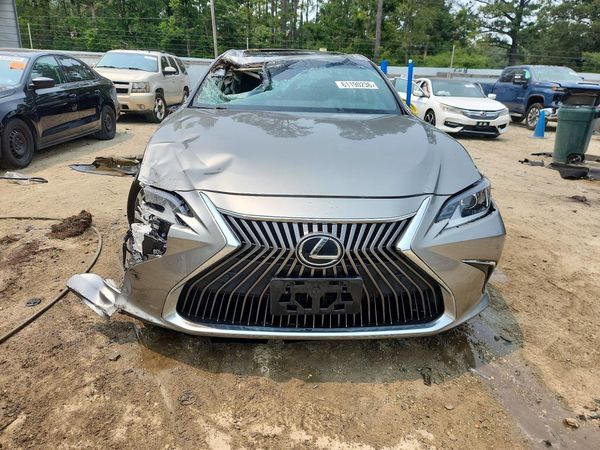 2019 LEXUS ES
