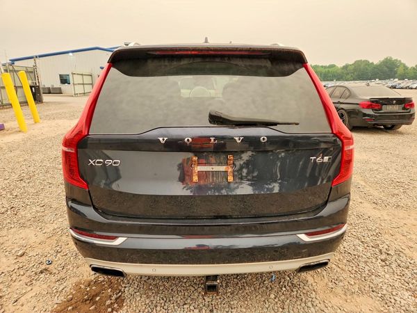 2017 VOLVO XC90