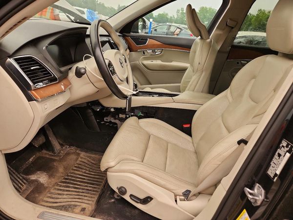 2017 VOLVO XC90