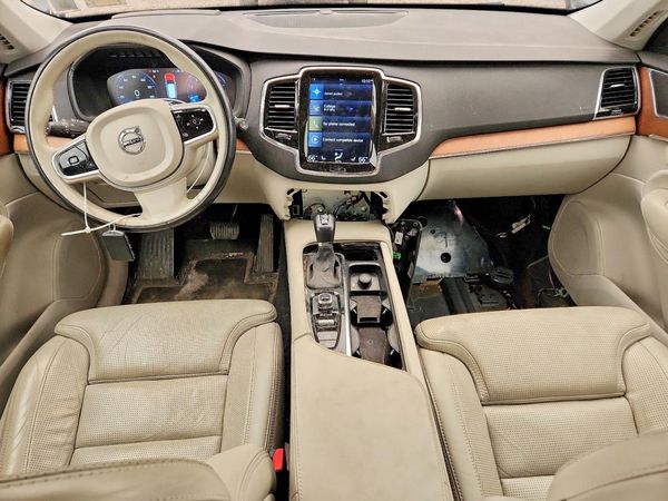 2017 VOLVO XC90