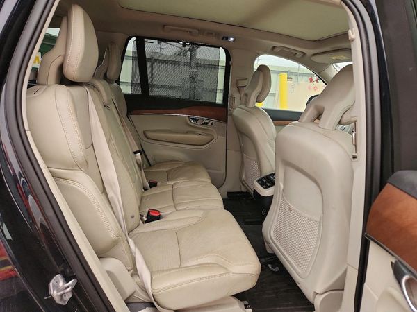 2017 VOLVO XC90