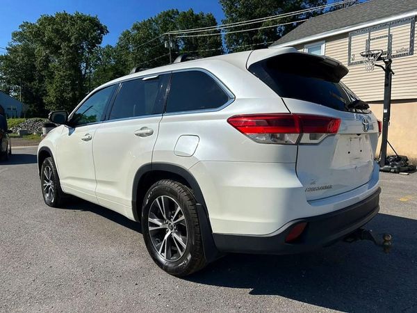 2018 TOYOTA HIGHLANDER LE/LE Plus
