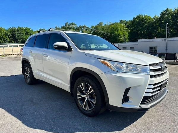 2018 TOYOTA HIGHLANDER LE/LE Plus
