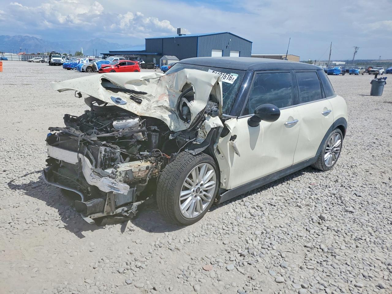 2016 MINI COOPER — Front 3/4