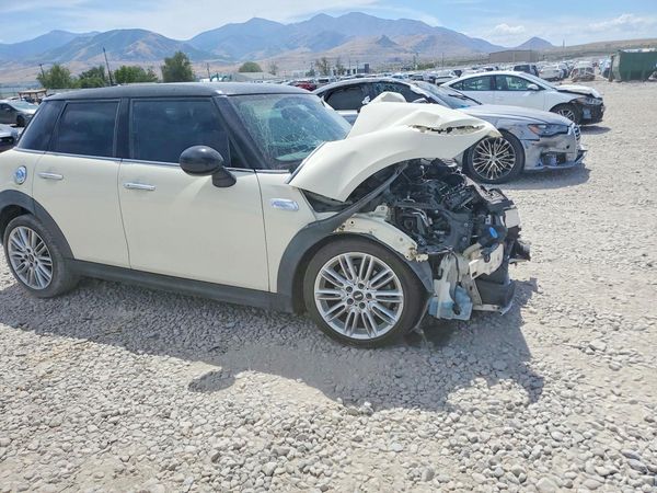 2016 MINI COOPER — Passenger 3/4