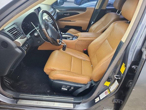 2013 LEXUS LS 460