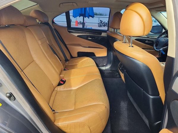 2013 LEXUS LS 460