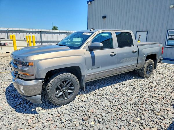 2017 CHEVROLET SILVERADO LT — Front 3/4