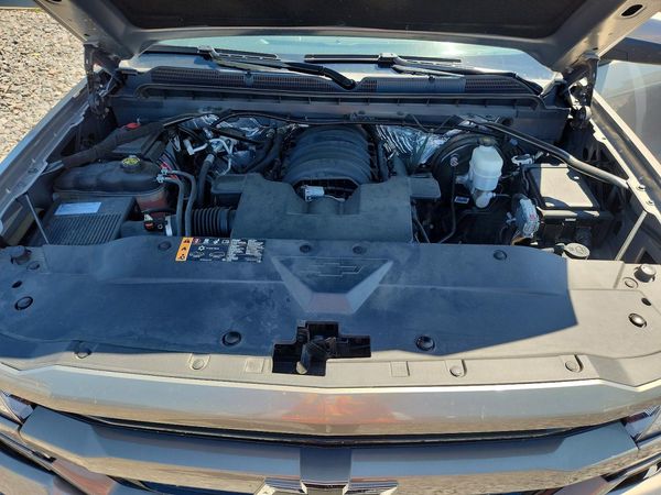 2017 CHEVROLET SILVERADO LT — Engine bay