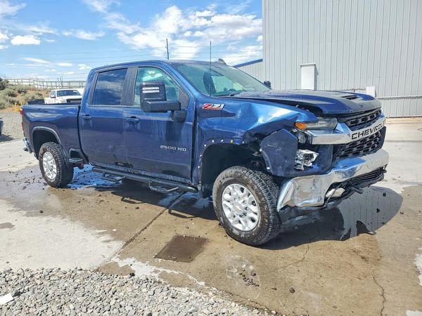 2022 CHEVROLET SILVERADO LT — Passenger 3/4
