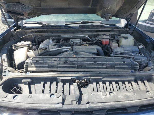 2022 CHEVROLET SILVERADO LT — Engine bay