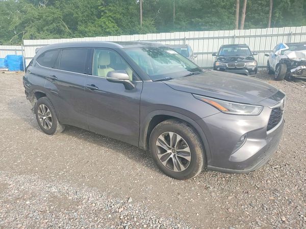 2021 TOYOTA HIGHLANDER XLE