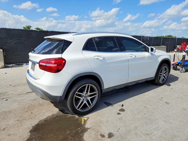2019 MERCEDES-BENZ GLA
