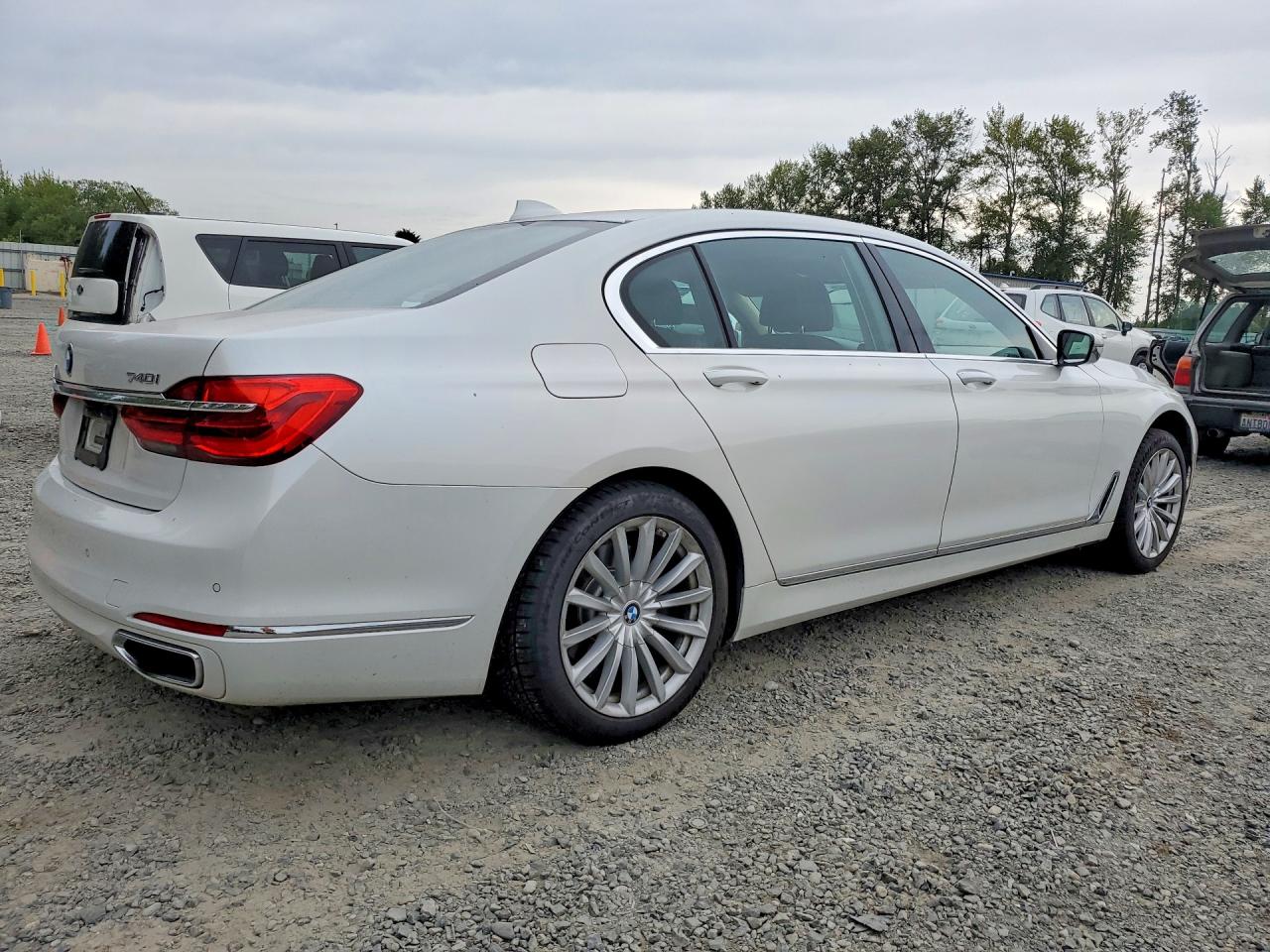 2016 BMW 740