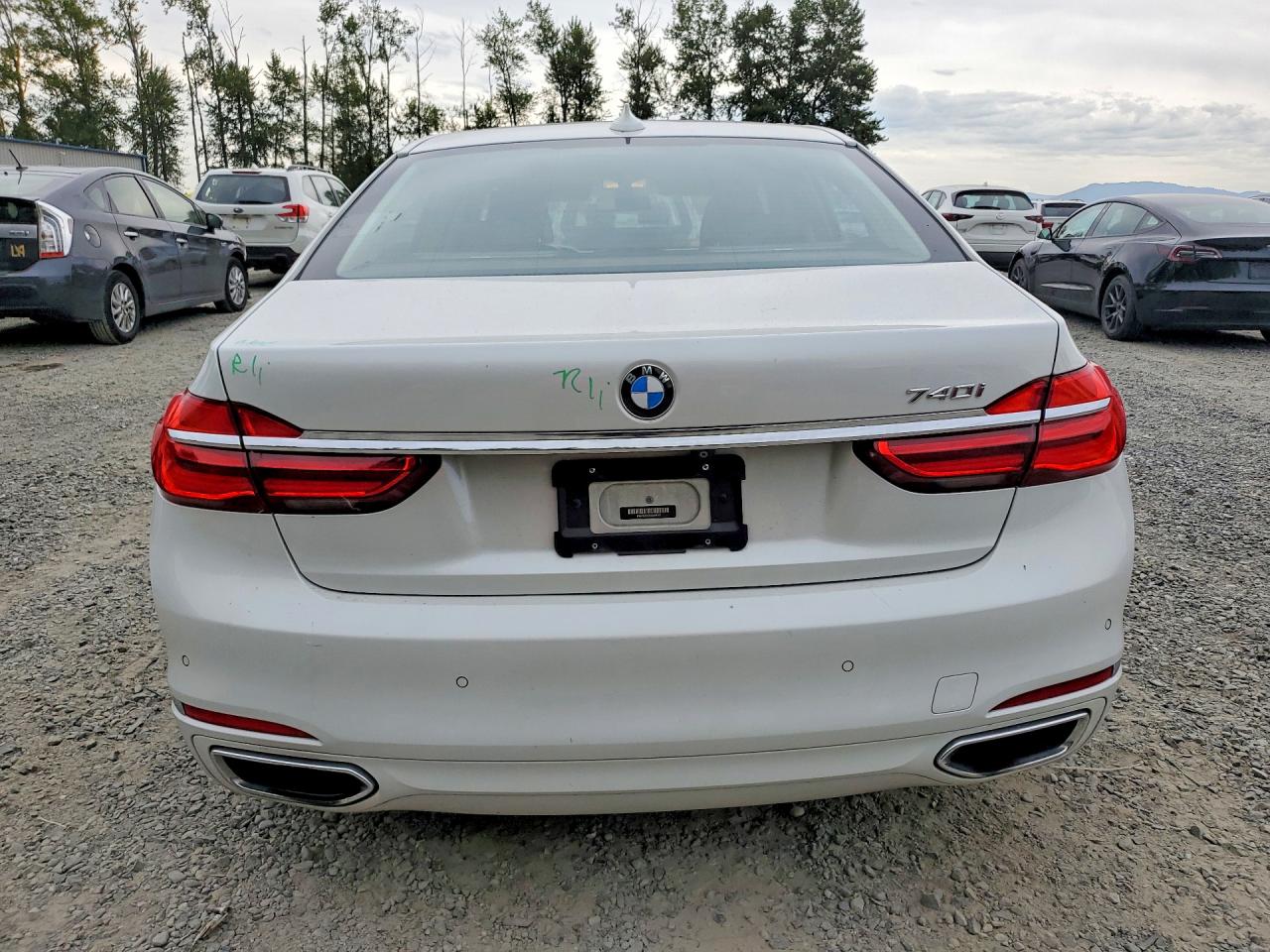 2016 BMW 740