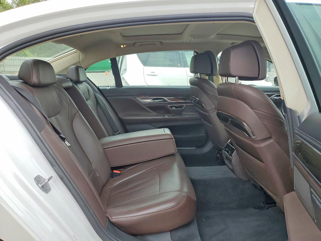 2016 BMW 740