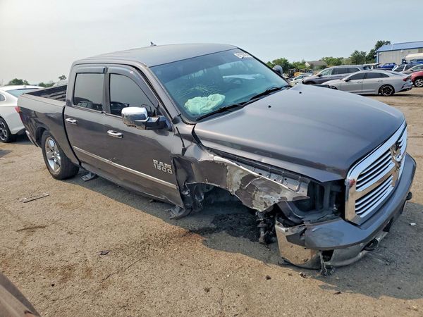 2015 RAM 1500 SLT