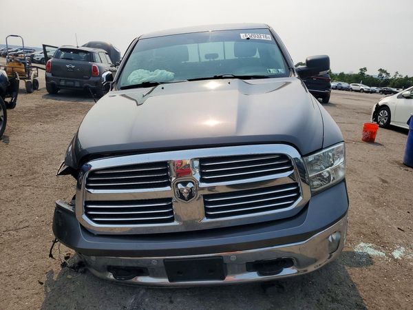 2015 RAM 1500 SLT