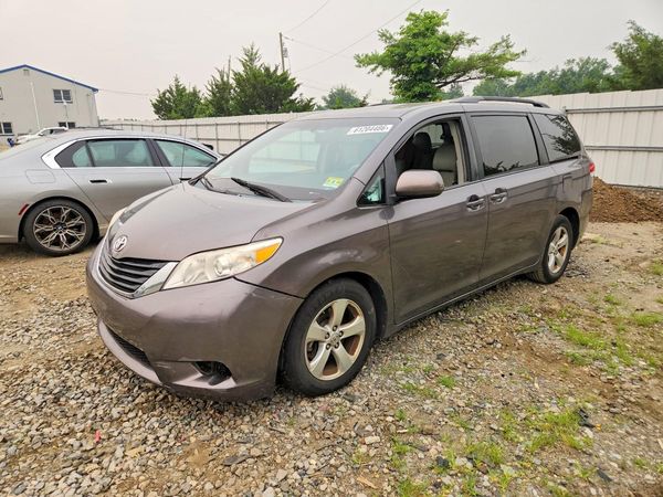2013 TOYOTA SIENNA